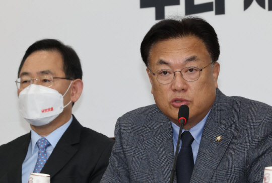 정진석 국민의힘 비상대책위원장이 28일 오전 서울 여의도 국회에서 열린 비상대책위원회의에서 발언하고 있다. 연합뉴스